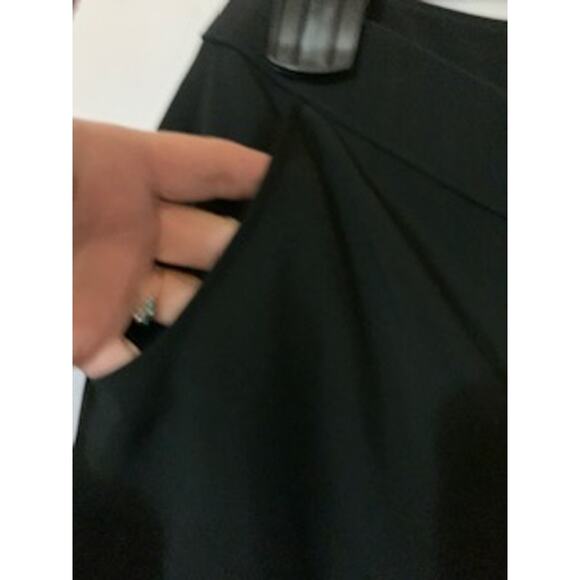 Weekends by Chico's Size 2 Black Crop Pant - Picture 3 of 6